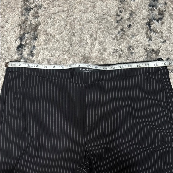 Liverpool Black Capri Pants Structured Design - Picture 4 of 9